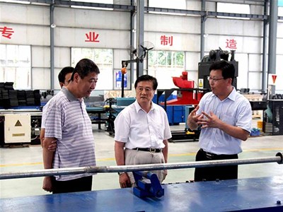 中國工程院院士江億與教授級工程師，暖通空調(diào)專家吳德繩一行視察科靈空調(diào)生產(chǎn)基地
